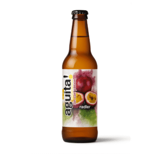 Cerveza radler artesanal con fruta de la pasión ecológica y amargor refrescante elaborada en Canarias Radler de parchita con carácter canario, perfecta para días calurosos y momentos de disfrute fresco